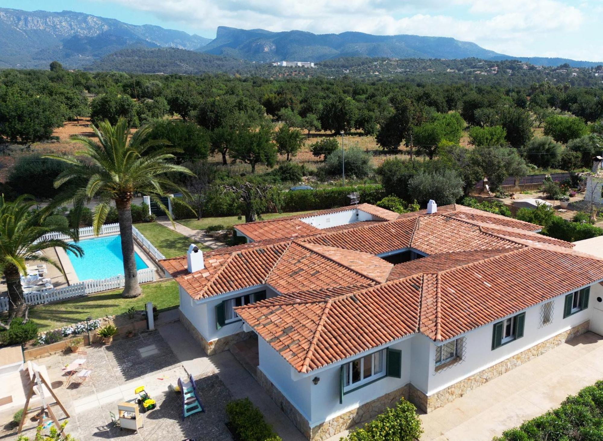 Hébergement de vacances Ideal House For Two Families With Pool And Barbecue *